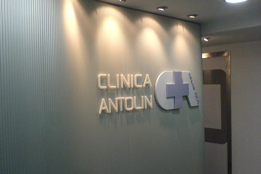 rotulo-clinica-antolin-grupo_escriche